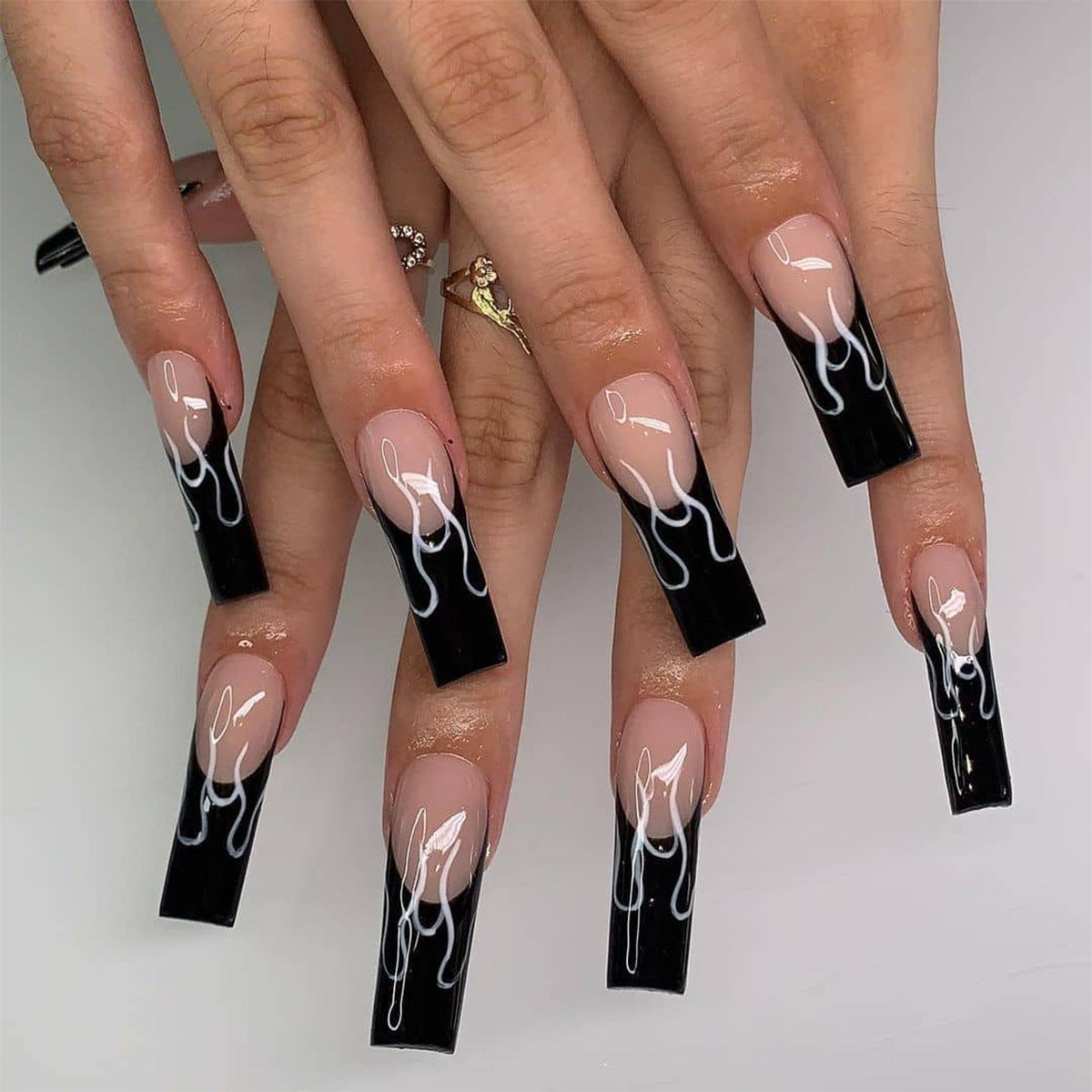 PRESS ON MANICURE BLACK FRENCH CON COLLA